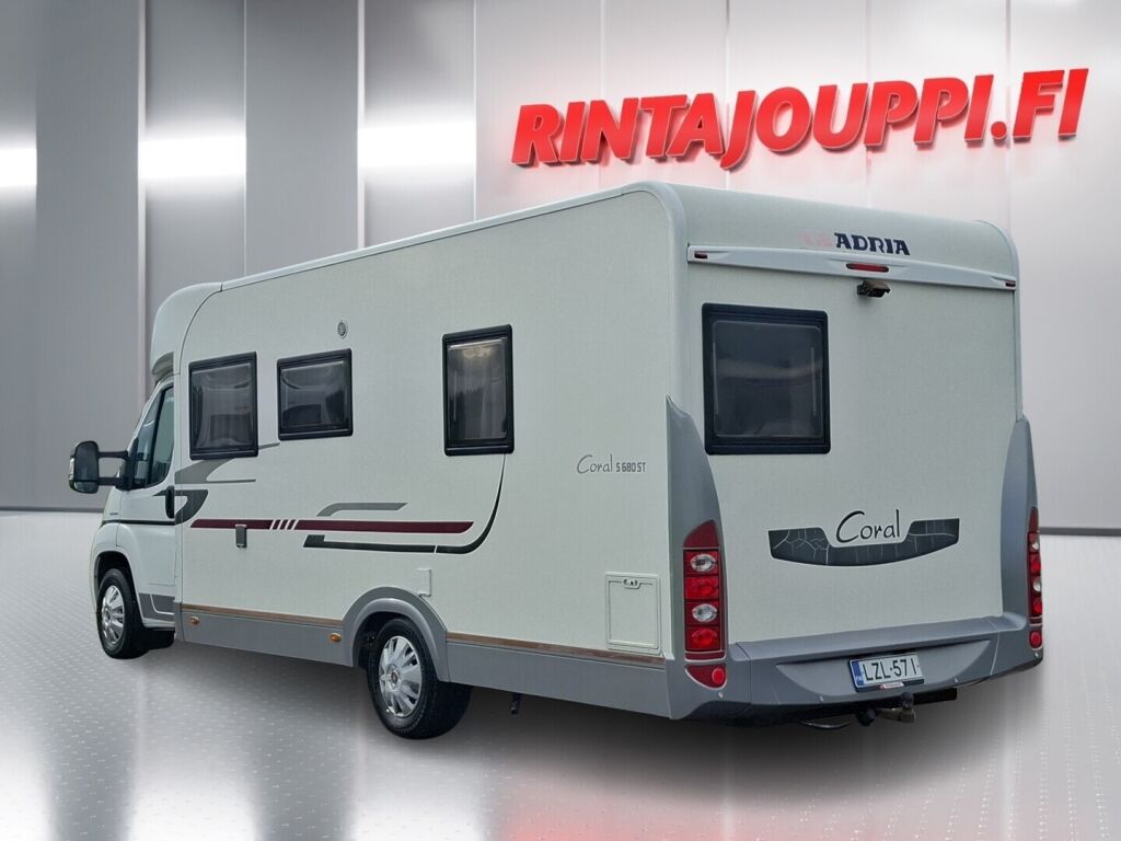 Adria Coral Plus 680 ST 2011 Valkoinen