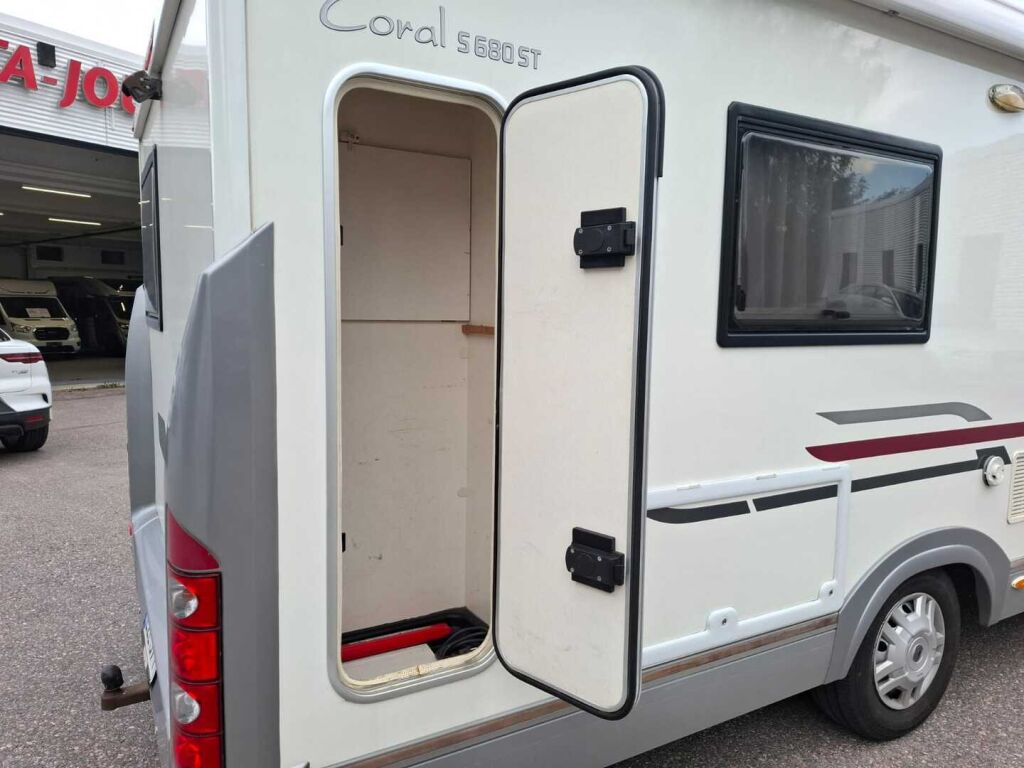 Adria Coral Plus 680 ST 2011 Valkoinen