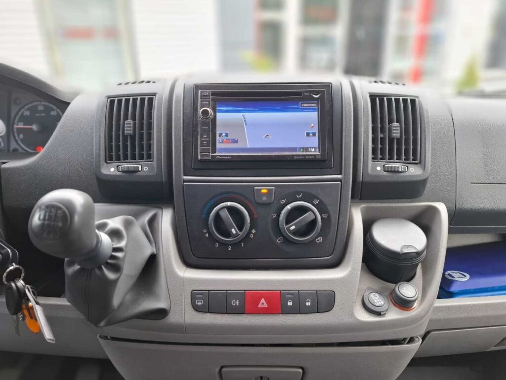 Adria Coral Plus 680 ST 2011 Valkoinen