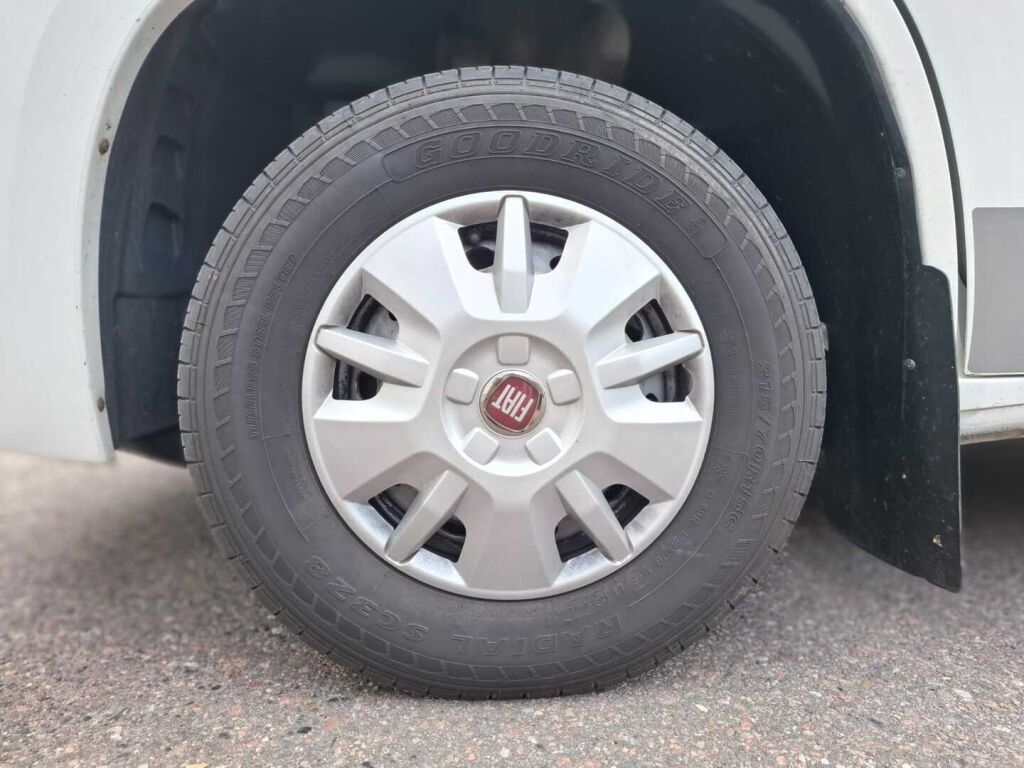 Adria Coral Plus 680 ST 2011 Valkoinen