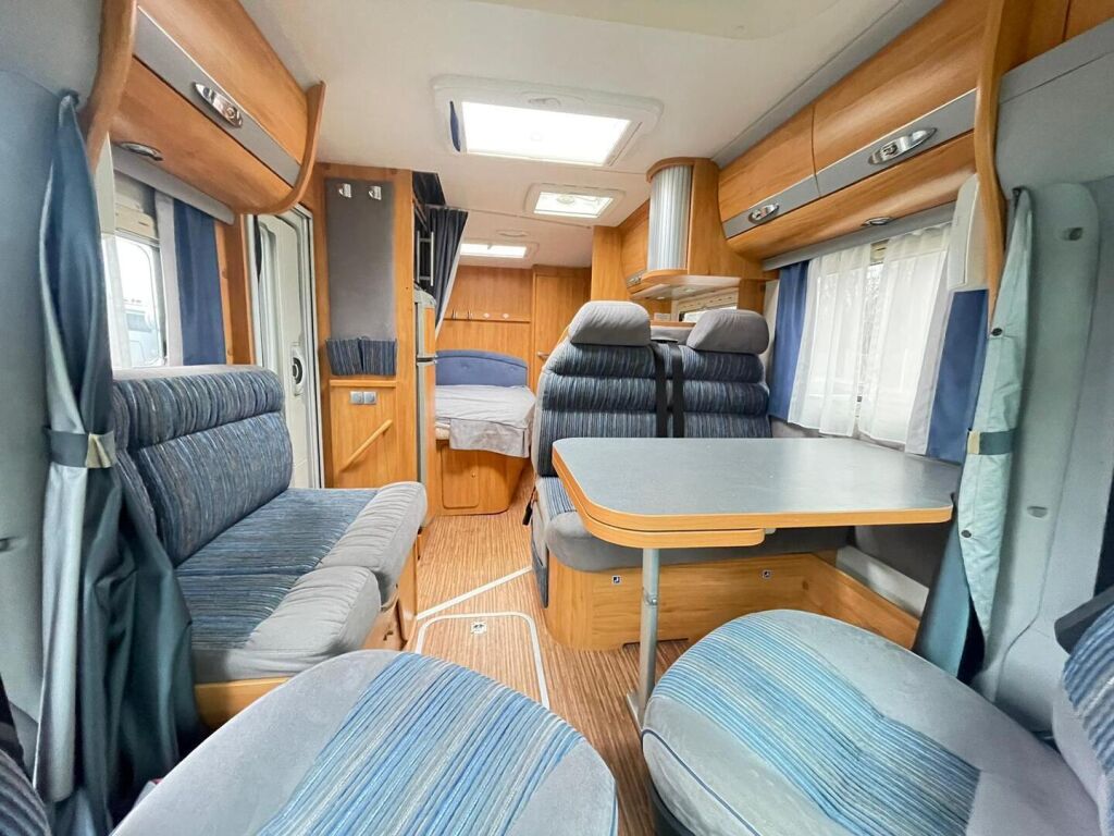 Adria Coral Plus 680 ST 2011 Valkoinen