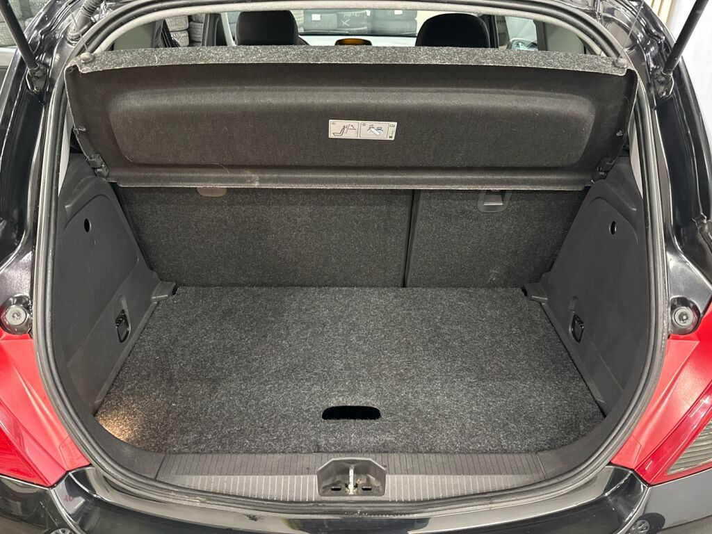 Opel Corsa 2011 Musta