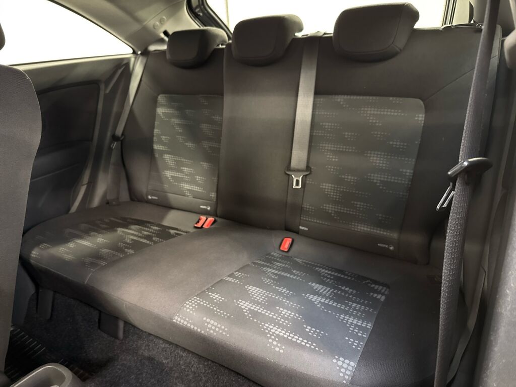 Opel Corsa 2011 Musta