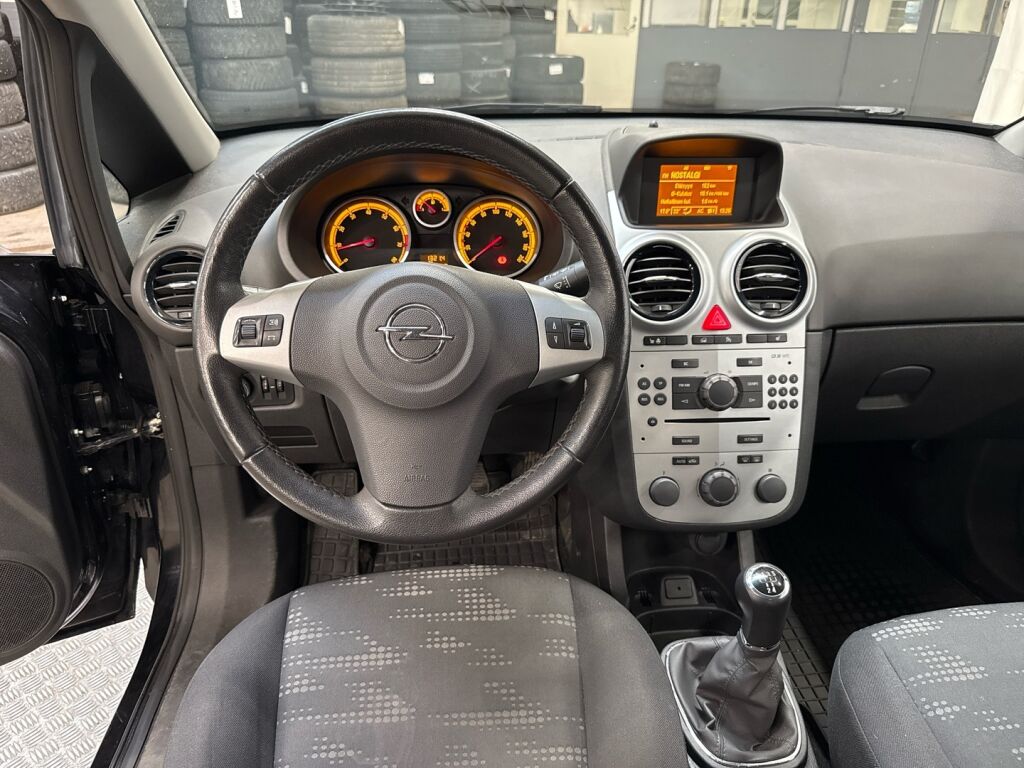 Opel Corsa 2011 Musta