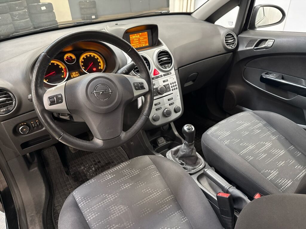 Opel Corsa 2011 Musta