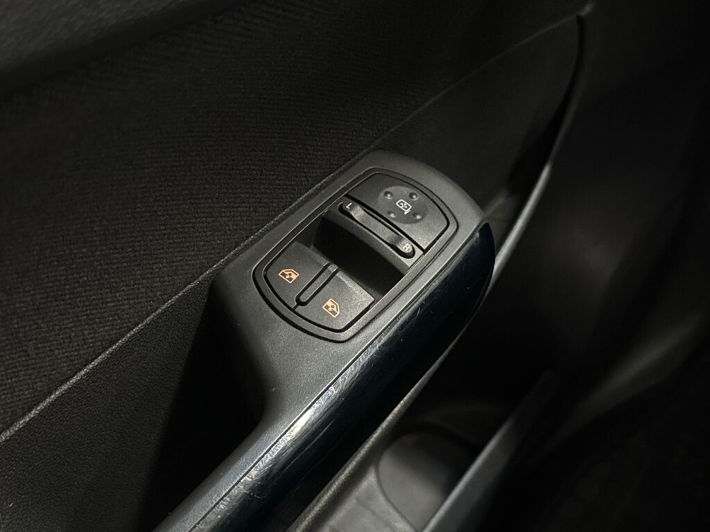 Opel Corsa 2011 Musta