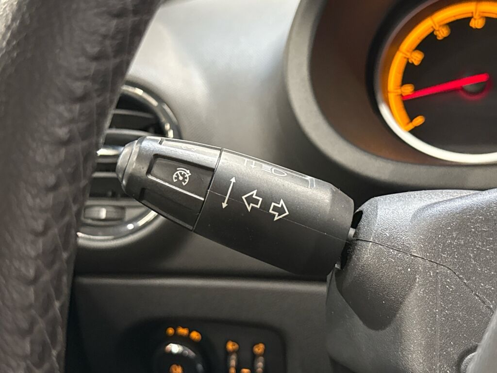 Opel Corsa 2011 Musta