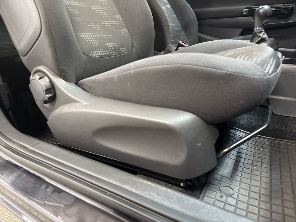 Opel Corsa 2011 Musta
