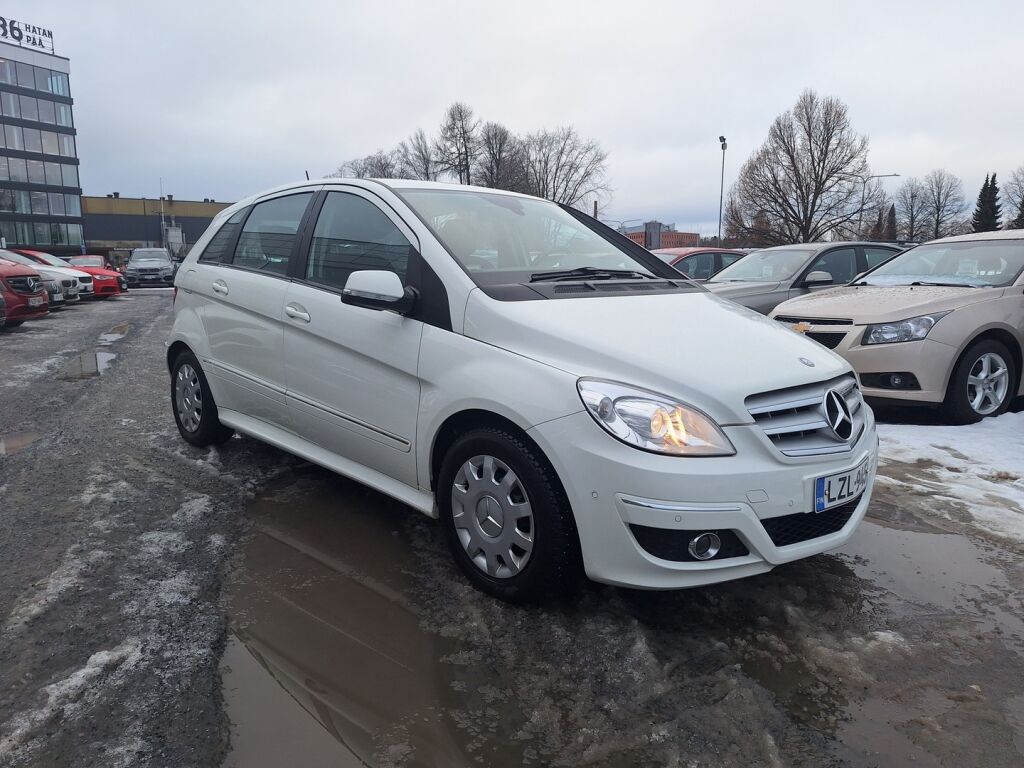 Mercedes-Benz B 2011 Valkoinen