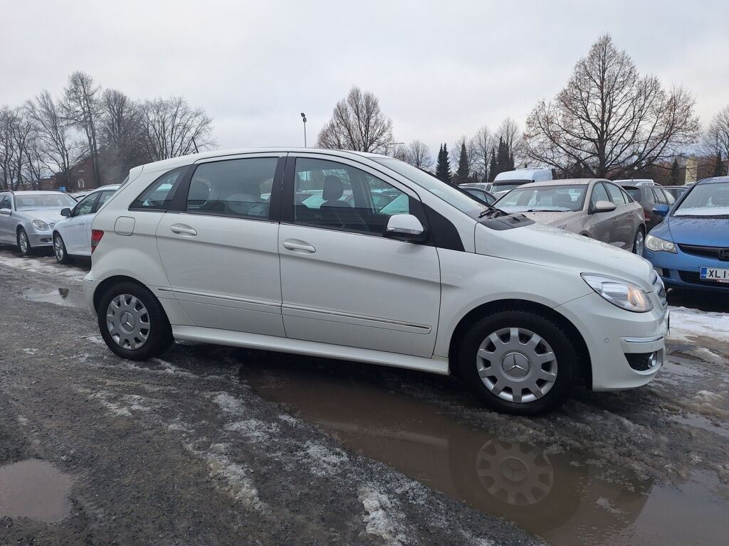 Mercedes-Benz B 2011 Valkoinen