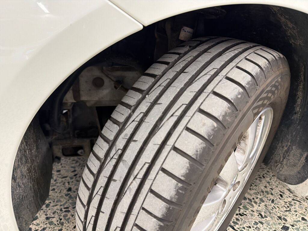 Mercedes-Benz B 2011 Valkoinen