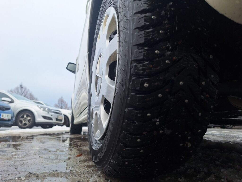 Mercedes-Benz B 2011 Valkoinen