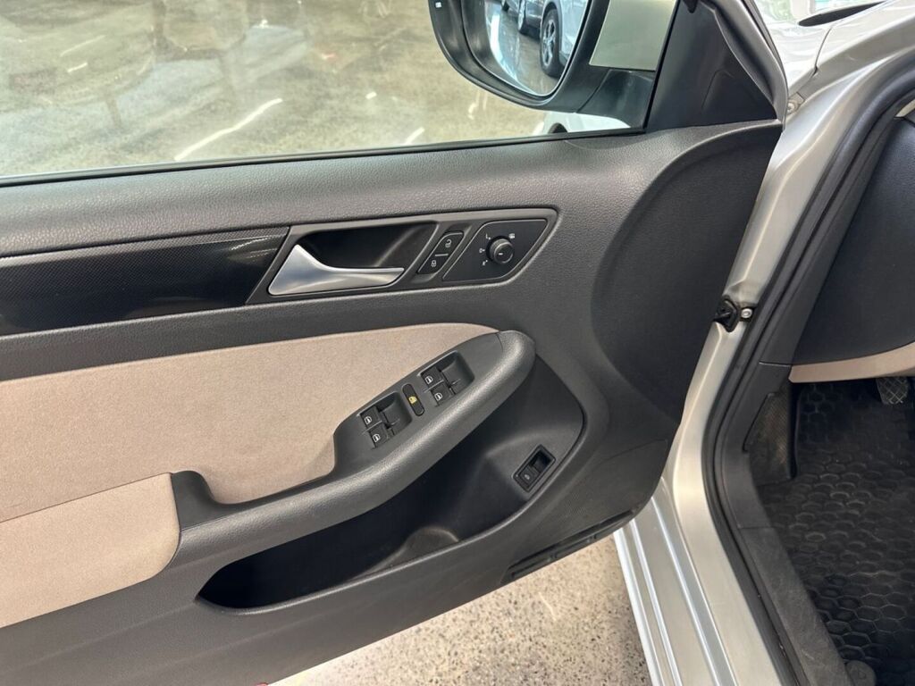 Volkswagen Jetta 2011 Hopea
