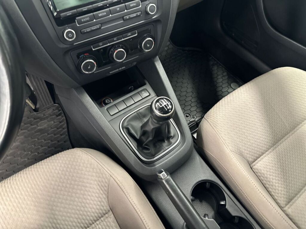 Volkswagen Jetta 2011 Hopea