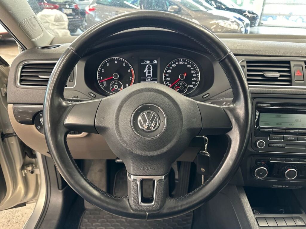 Volkswagen Jetta 2011 Hopea