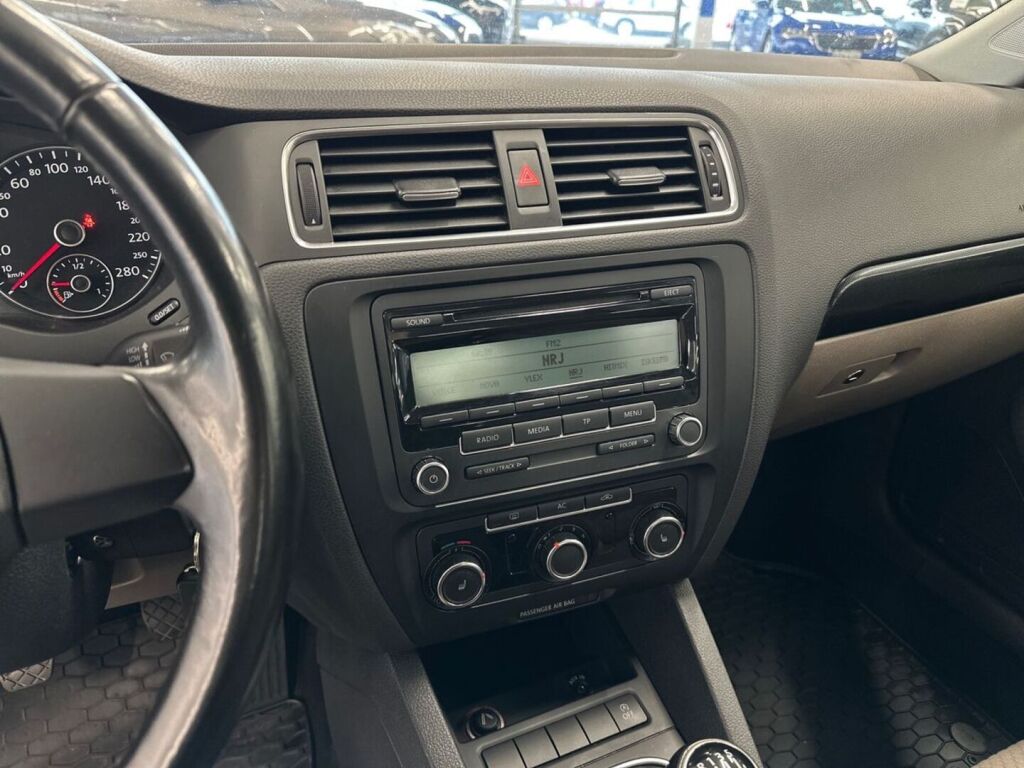 Volkswagen Jetta 2011 Hopea