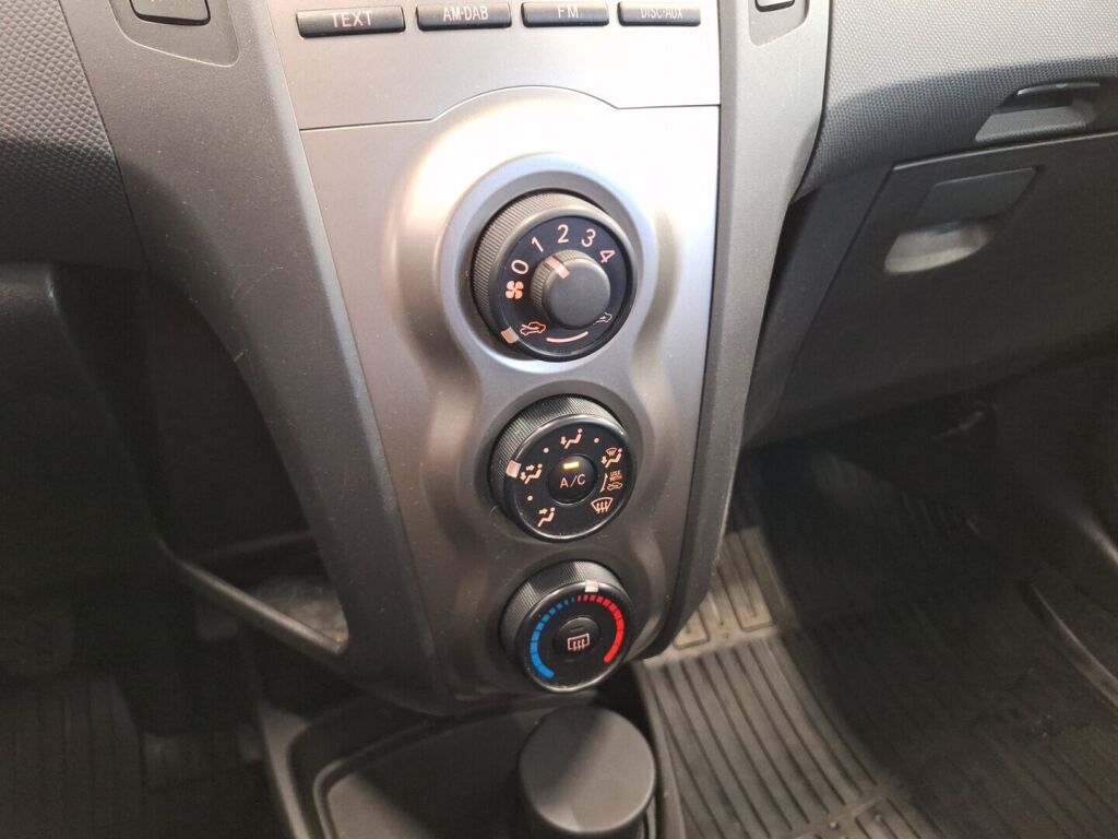 Toyota Yaris 2011 Hopea