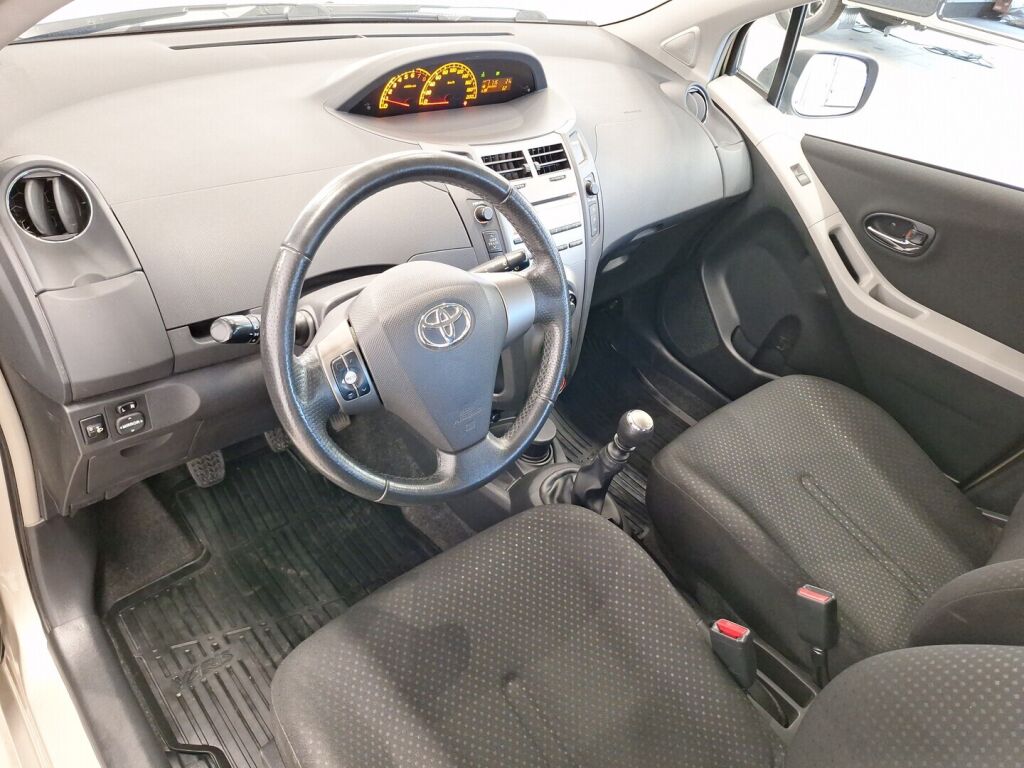 Toyota Yaris 2011 Hopea