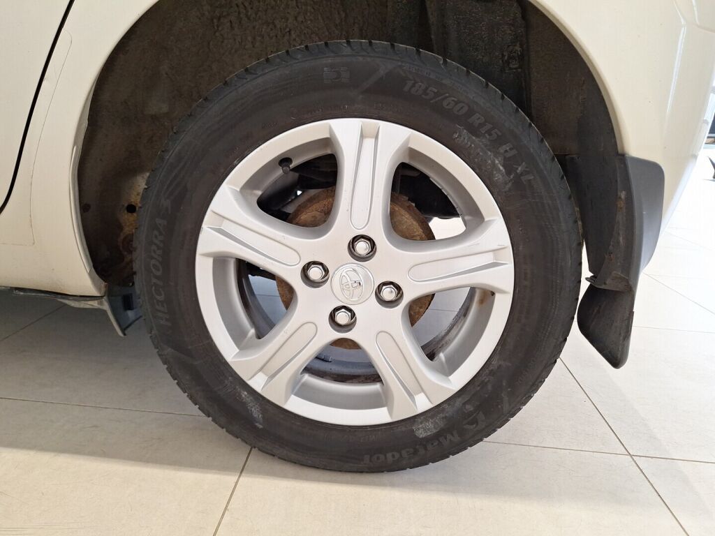 Toyota Yaris 2011 Hopea