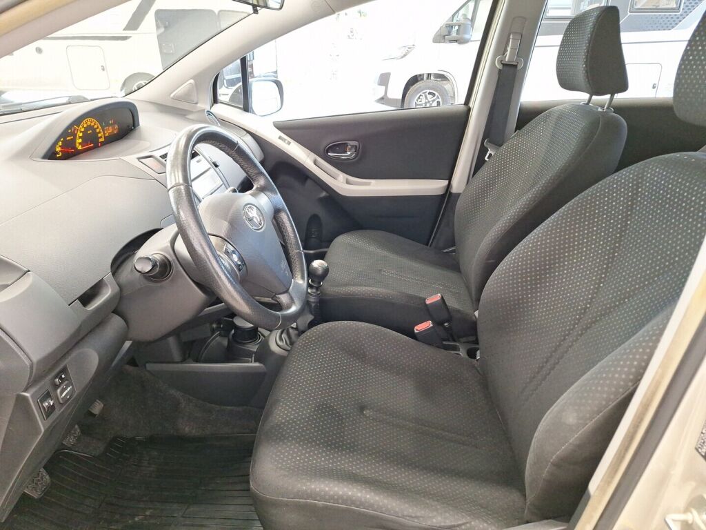Toyota Yaris 2011 Hopea