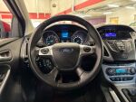 Ford Focus 2011 Punainen