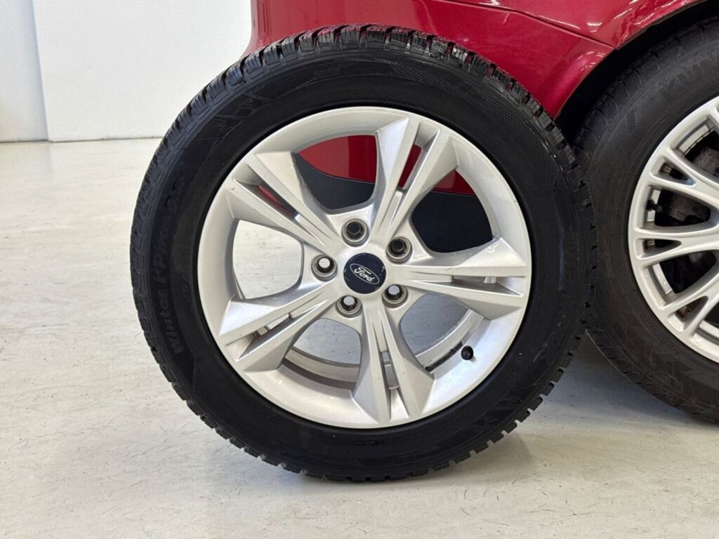 Ford Focus 2011 Punainen