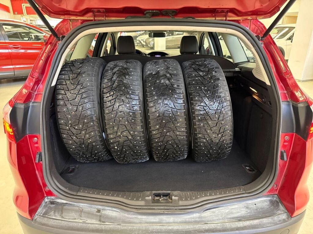 Ford Focus 2011 Punainen