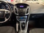 Ford Focus 2011 Punainen