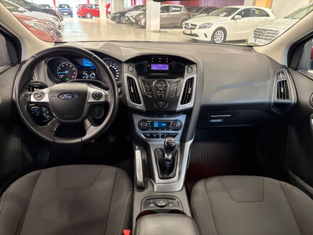 Ford Focus 2011 Punainen