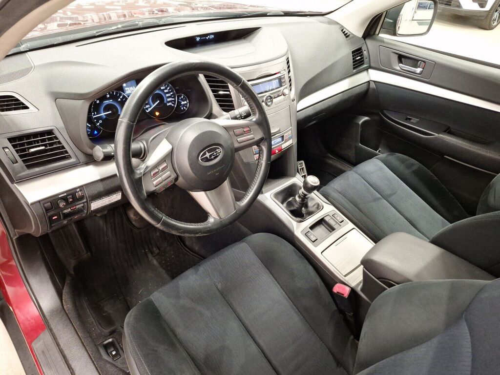 Subaru Outback 2011 Punainen