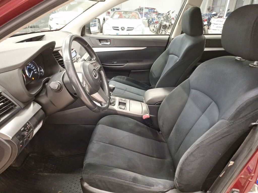 Subaru Outback 2011 Punainen