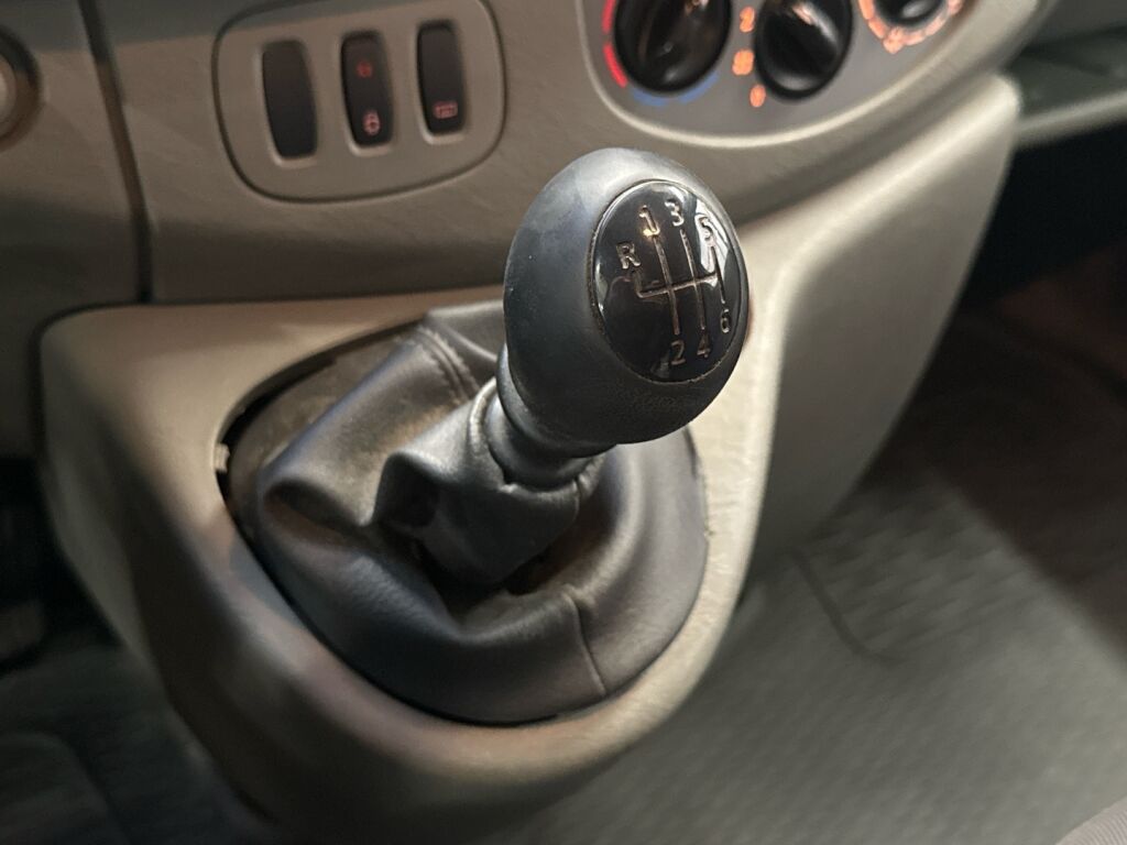 Renault Trafic 2011 Valkoinen