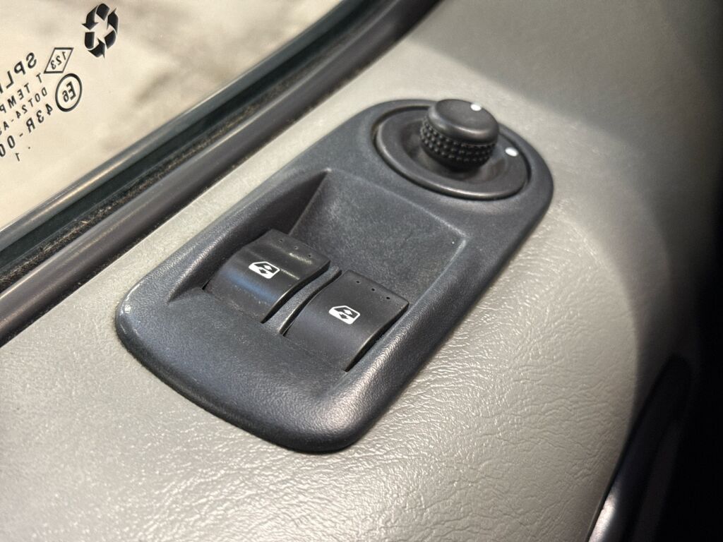 Renault Trafic 2011 Valkoinen