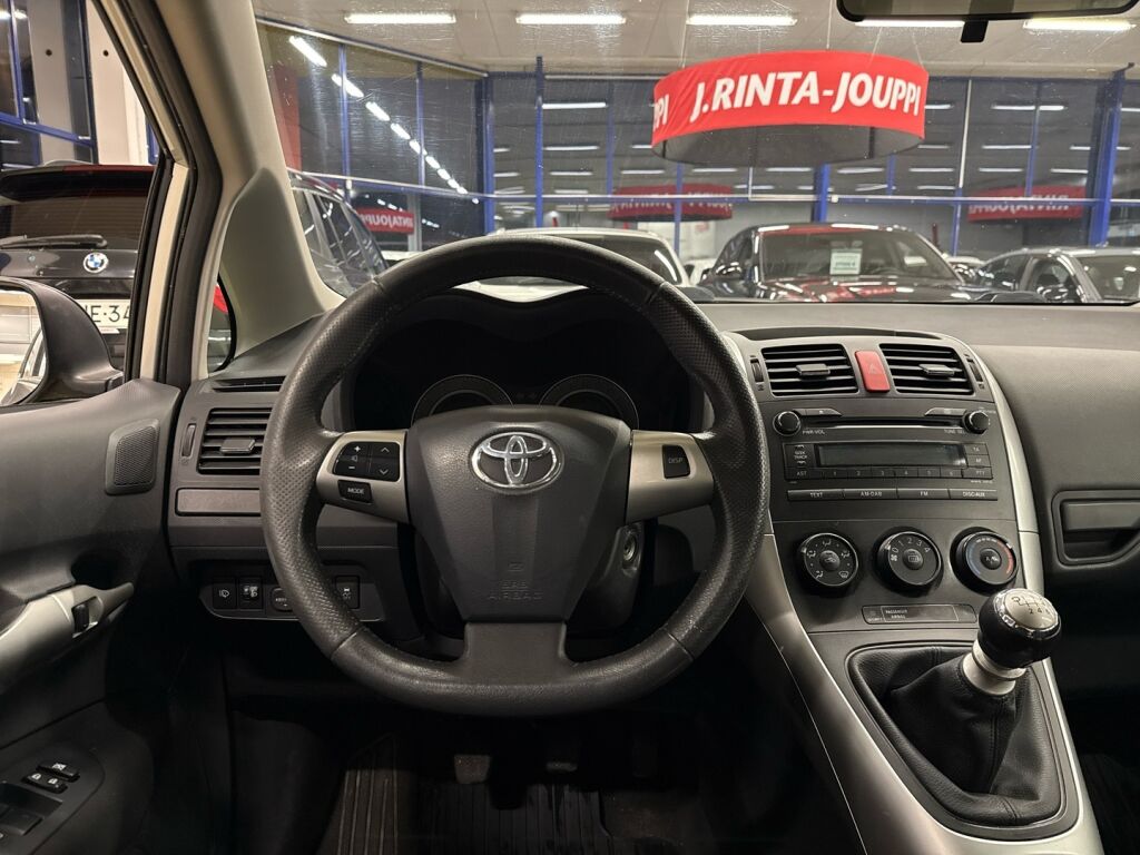Toyota Auris 2011 Hopea