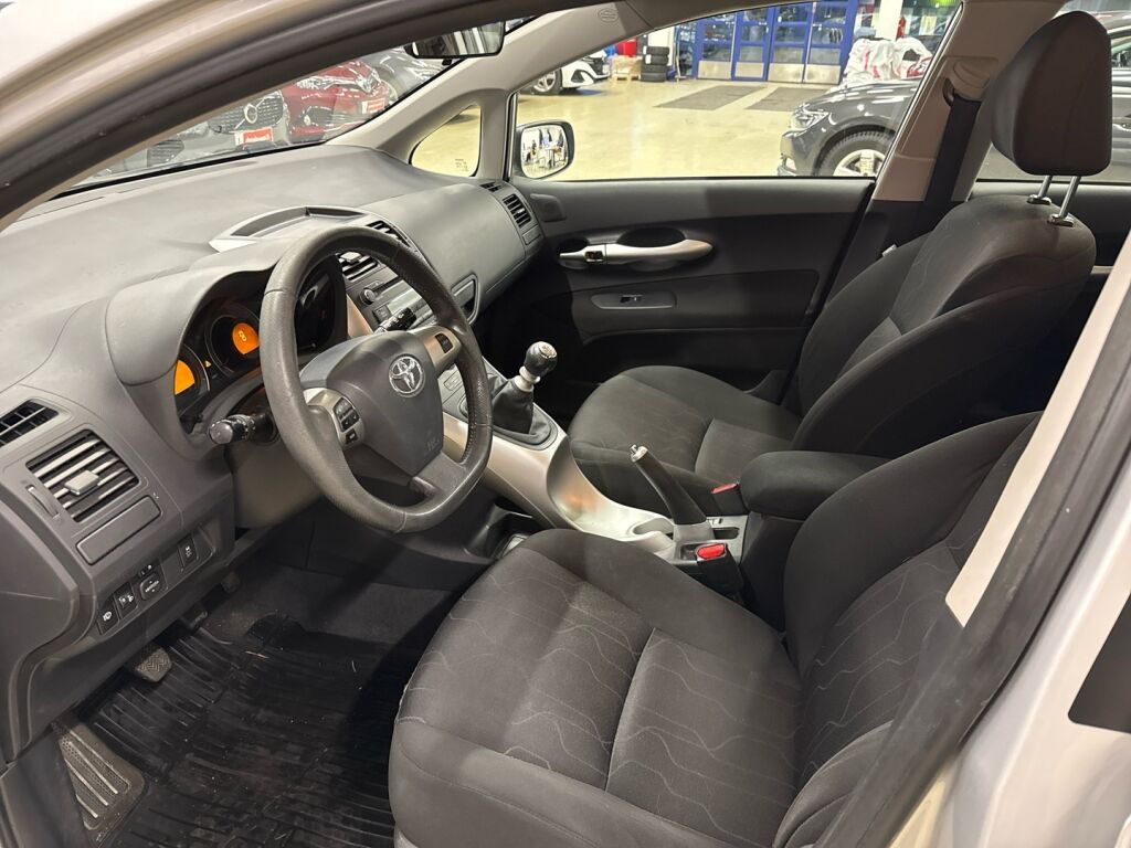 Toyota Auris 2011 Hopea