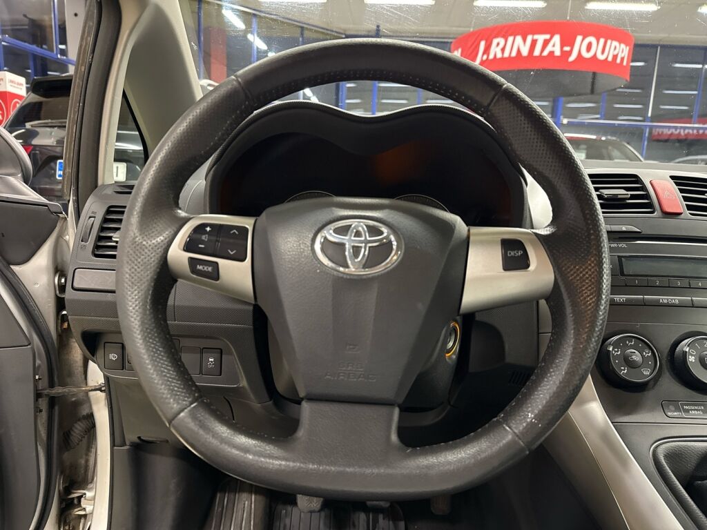 Toyota Auris 2011 Hopea
