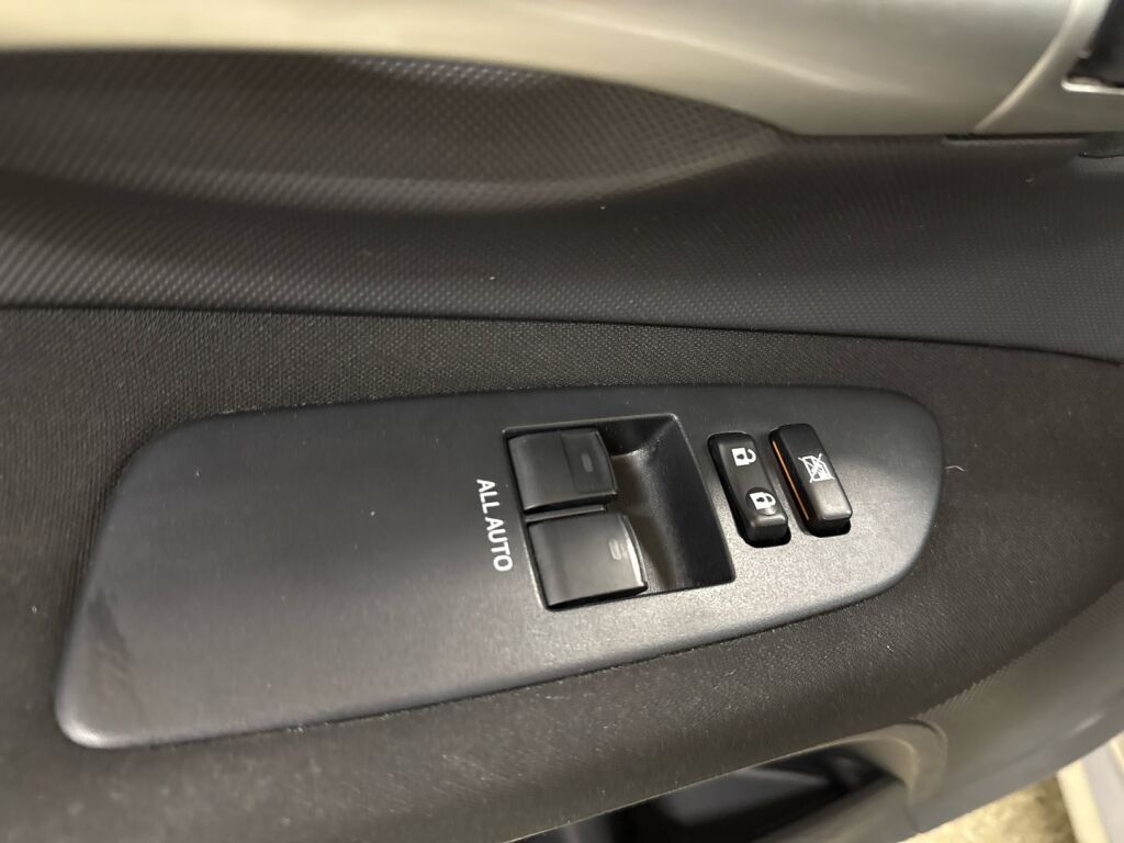 Toyota Auris 2011 Hopea