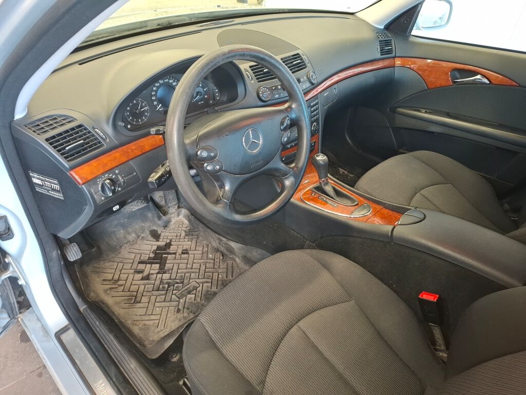Mercedes-Benz E 2008 Harmaa