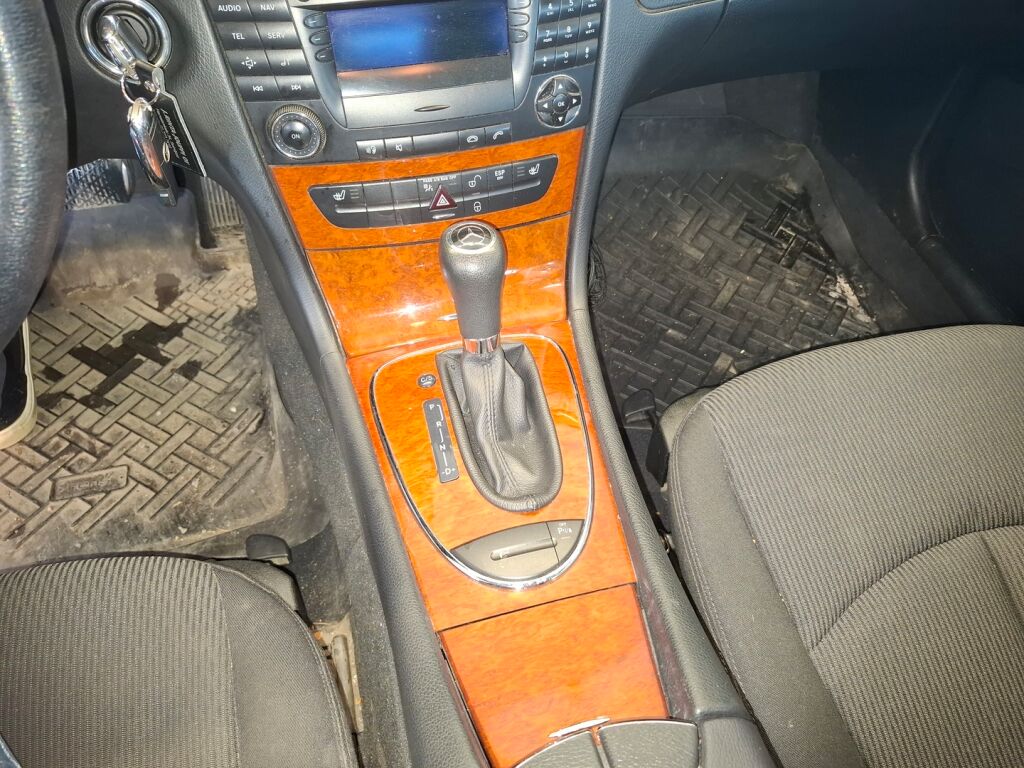 Mercedes-Benz E 2008 Harmaa