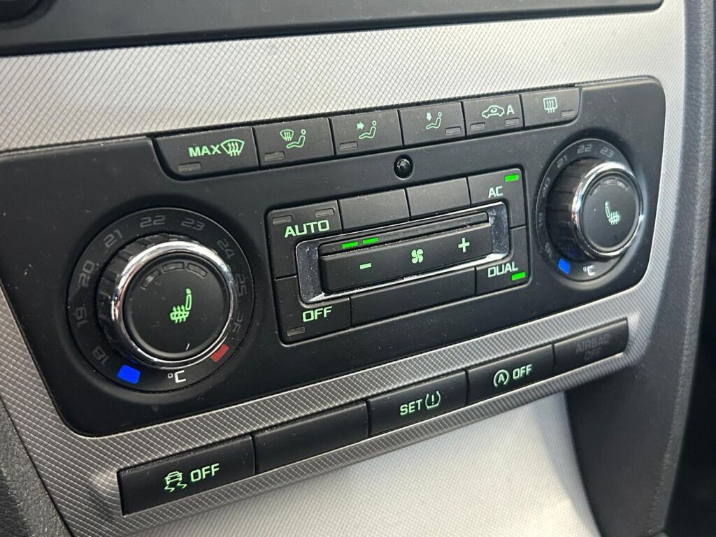 Skoda Octavia 2011 Musta