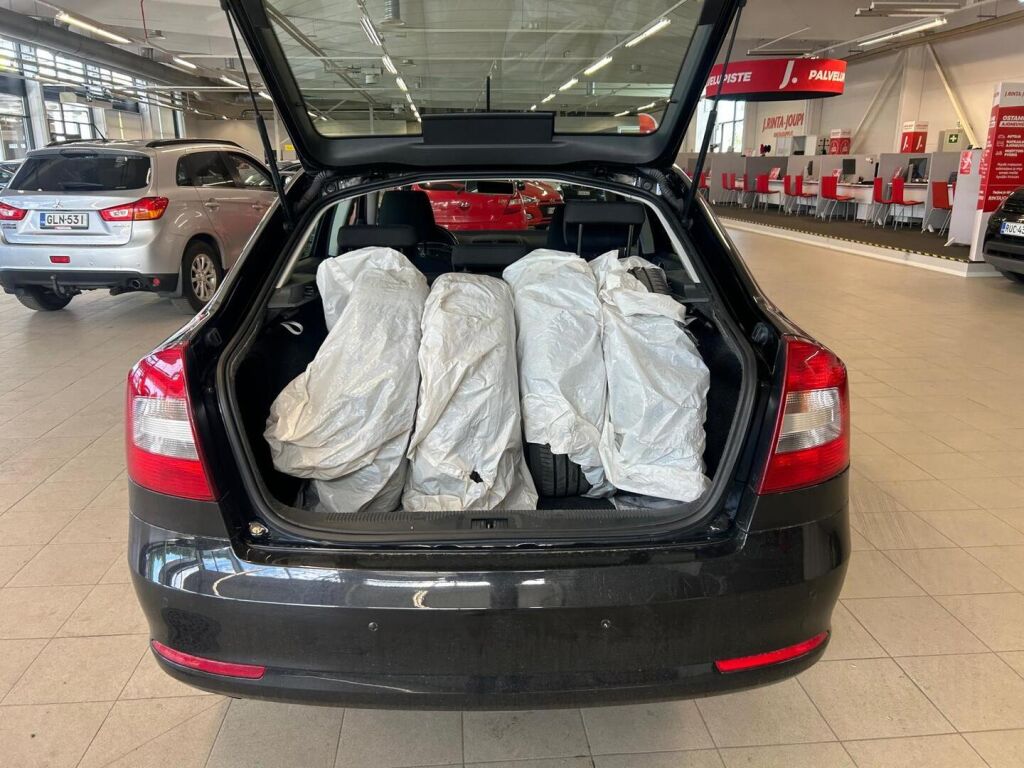 Skoda Octavia 2011 Musta