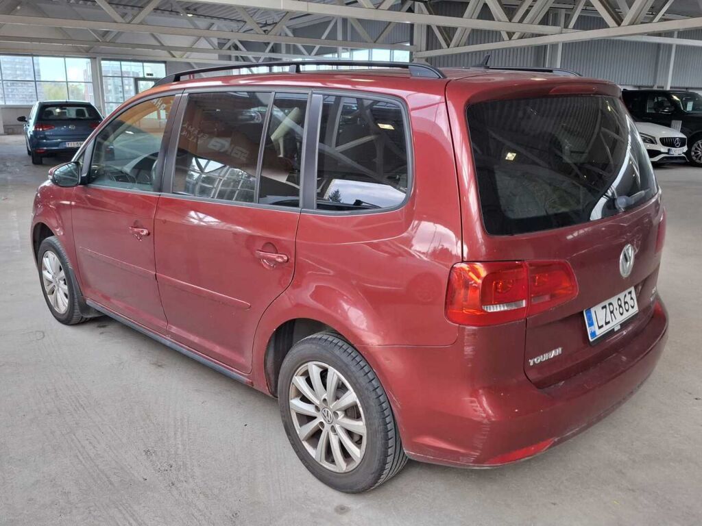 Volkswagen Touran 2011 Punainen