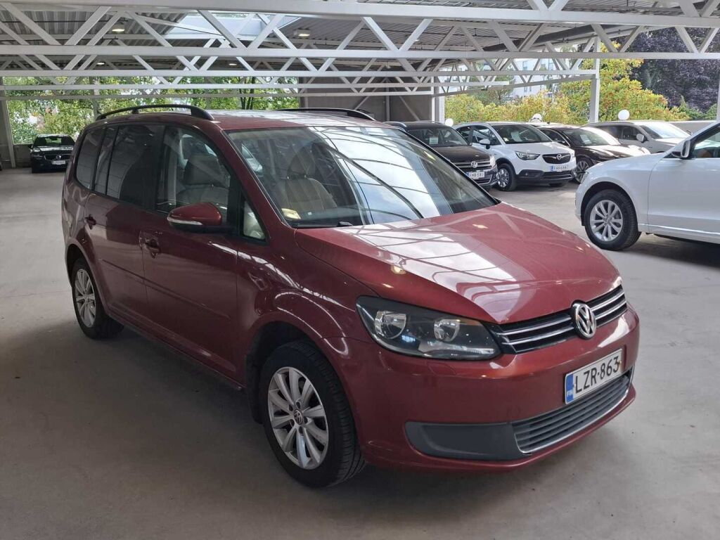 Volkswagen Touran 2011 Punainen