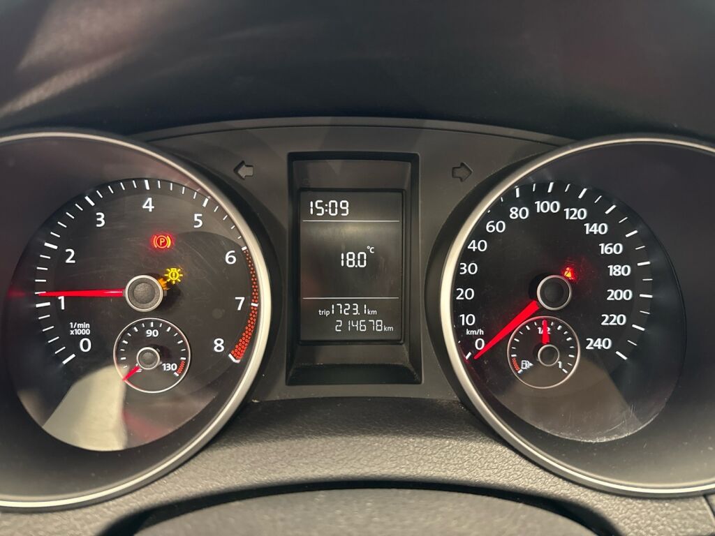 Volkswagen Golf 2011 Punainen