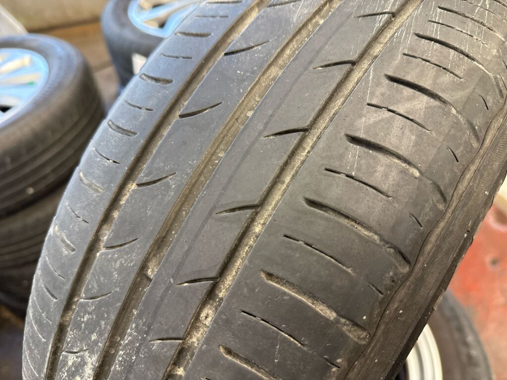 Volkswagen Golf 2011 Punainen