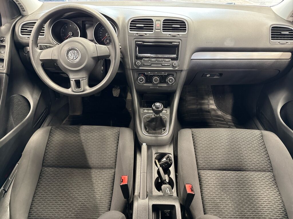 Volkswagen Golf 2011 Punainen