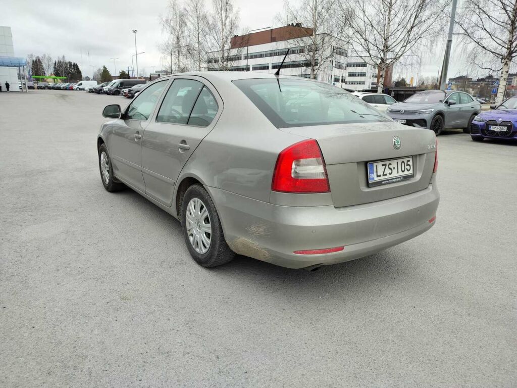 Skoda Octavia 2011 Ruskea (beige)