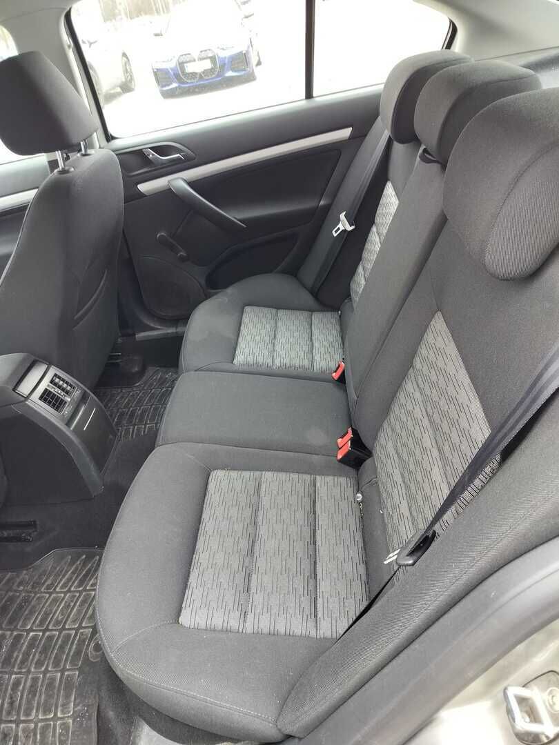 Skoda Octavia 2011 Ruskea (beige)