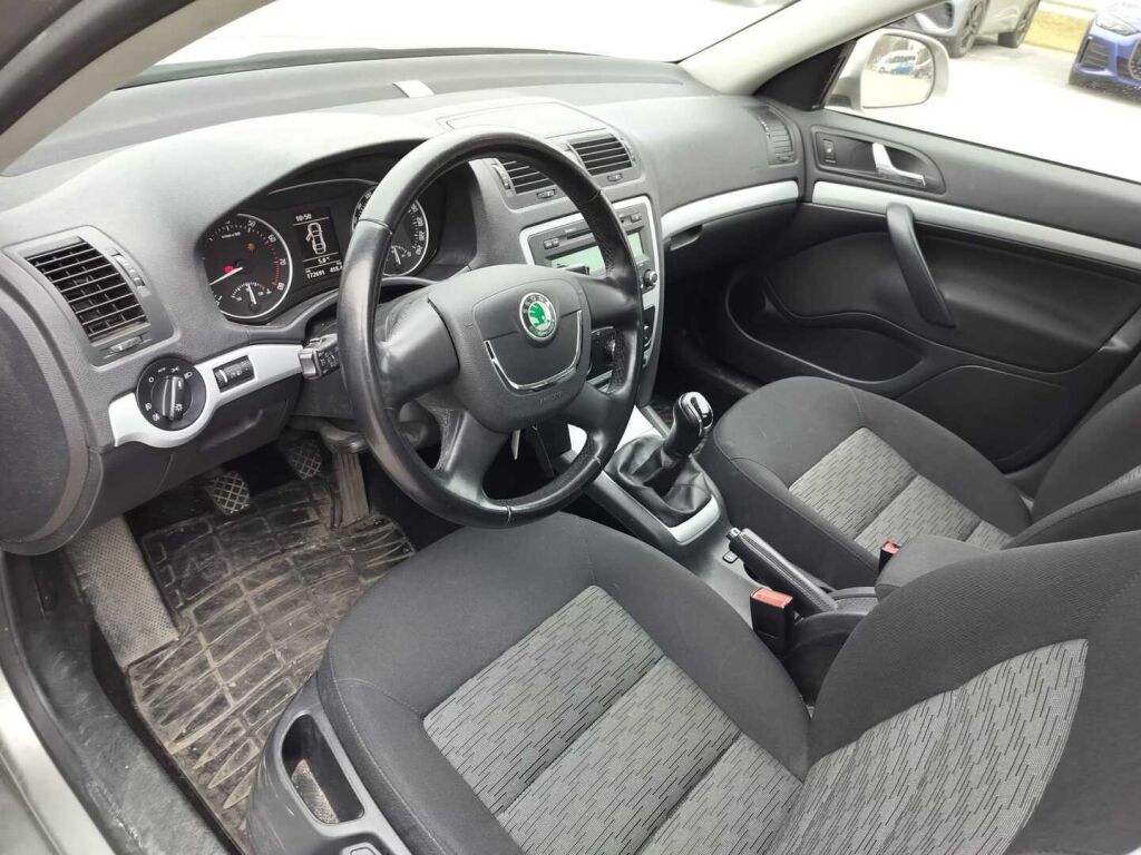 Skoda Octavia 2011 Ruskea (beige)