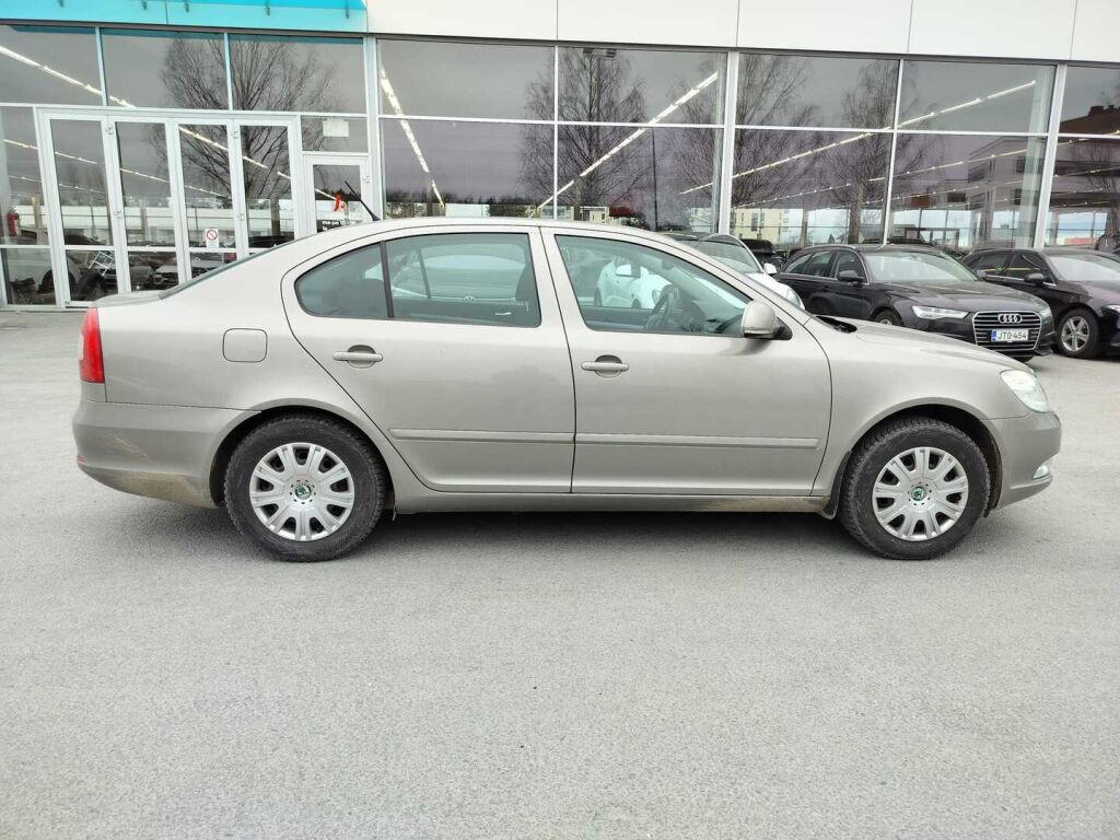 Skoda Octavia 2011 Ruskea (beige)